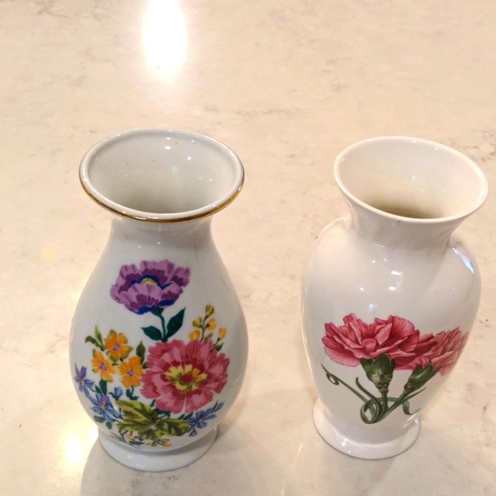 Vintage Set of 2 England and Germany Vaes